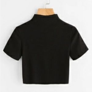 🍓 SHEIN ribbed high neck cropped tee in black, size XL
